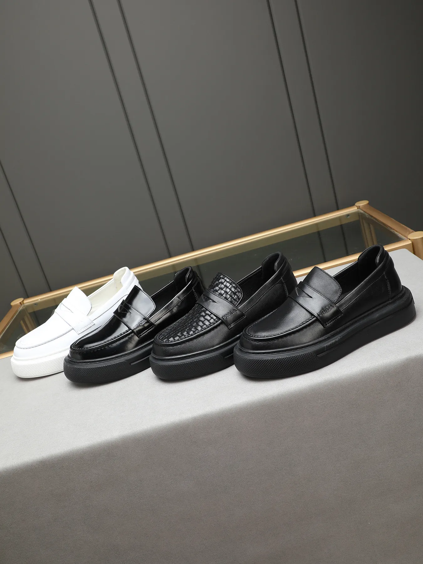 Men's Men's Shoes 💰500 Prada/Prada Men's new casual shoes, this upper is made of imported calfskin + sheep lining! The outsole is made of non-slip foam outsole, which feels good on your feet and is a fashionable and stylish item!  Size: 38-44 (45 customized)